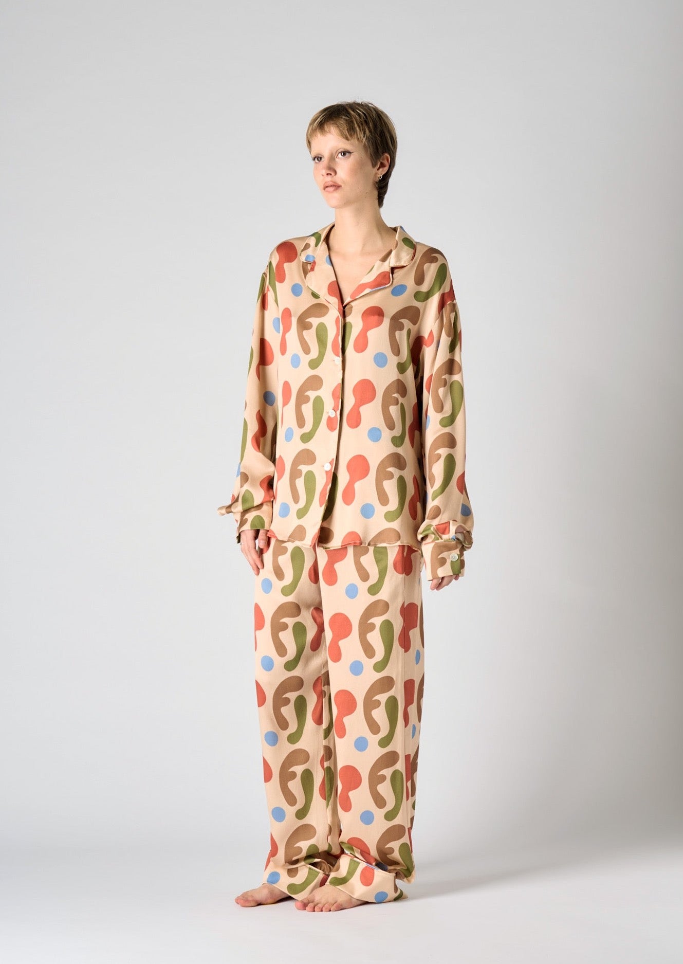 Silk Pyjama Set - yilou - silk pyjamas - printed - red - green - blue - sustainable - top - bottom - made in France -printed silk pyjamas- abstract print- silk pyjamas-yilou - yilou silk pyjamas